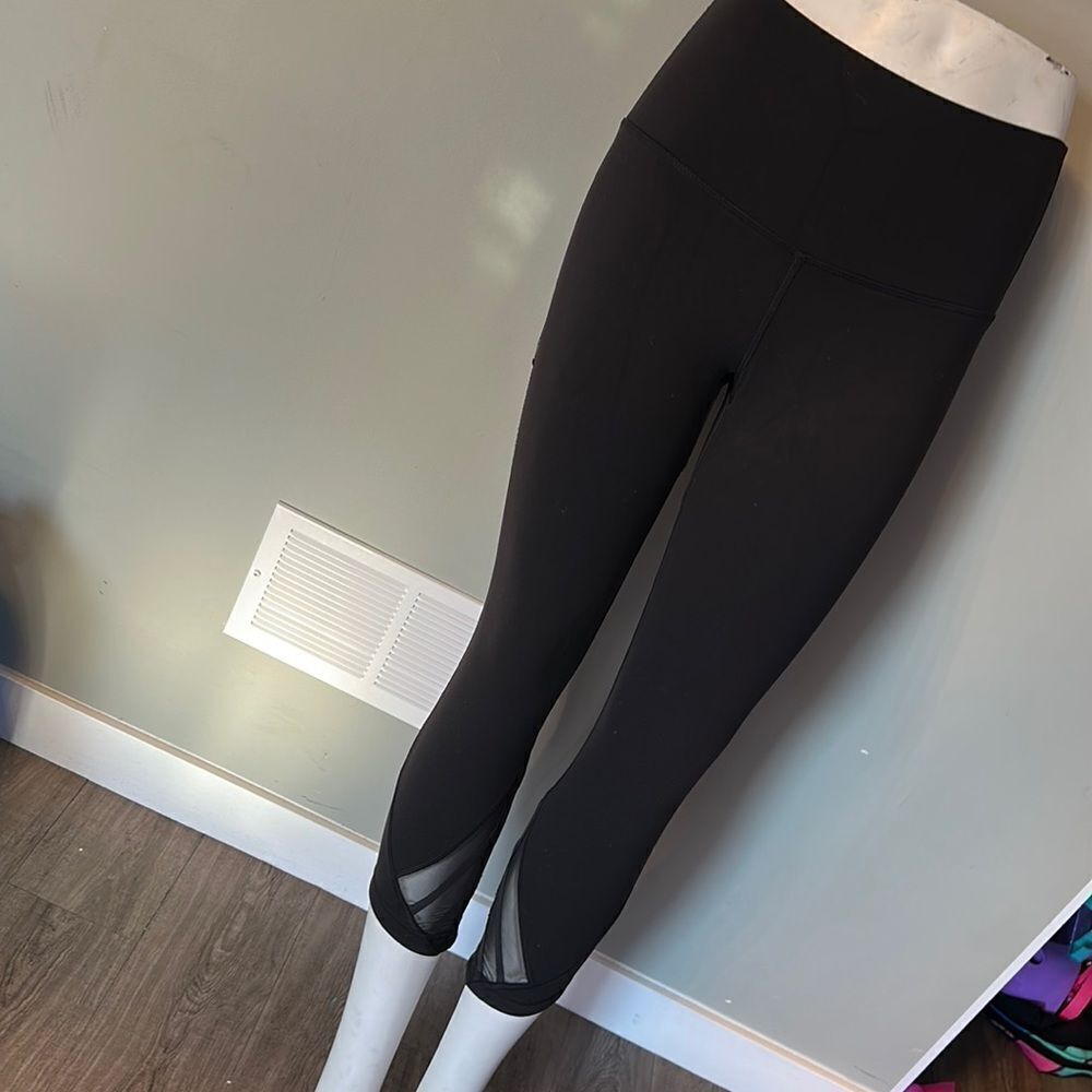 Lululemon size 6 capris